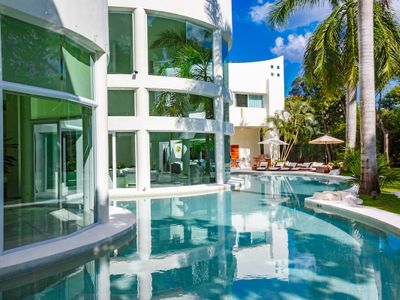 Villa Aqua- Private Luxury Villa with Full Service