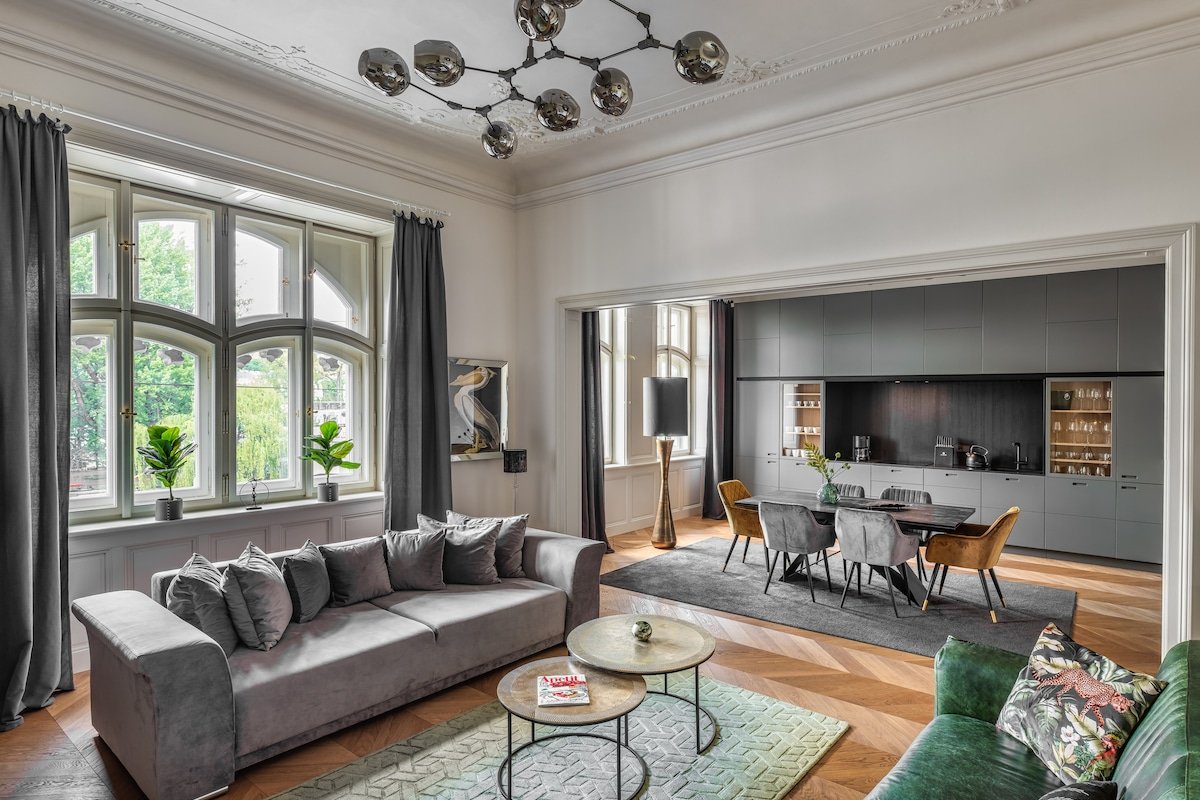 Three Bedrooms Apartment MN6 Luxury Suites gallery image 2