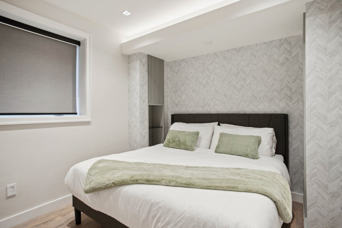 Luxury 2 Bedroom Downtown Beachside Unit gallery image 5