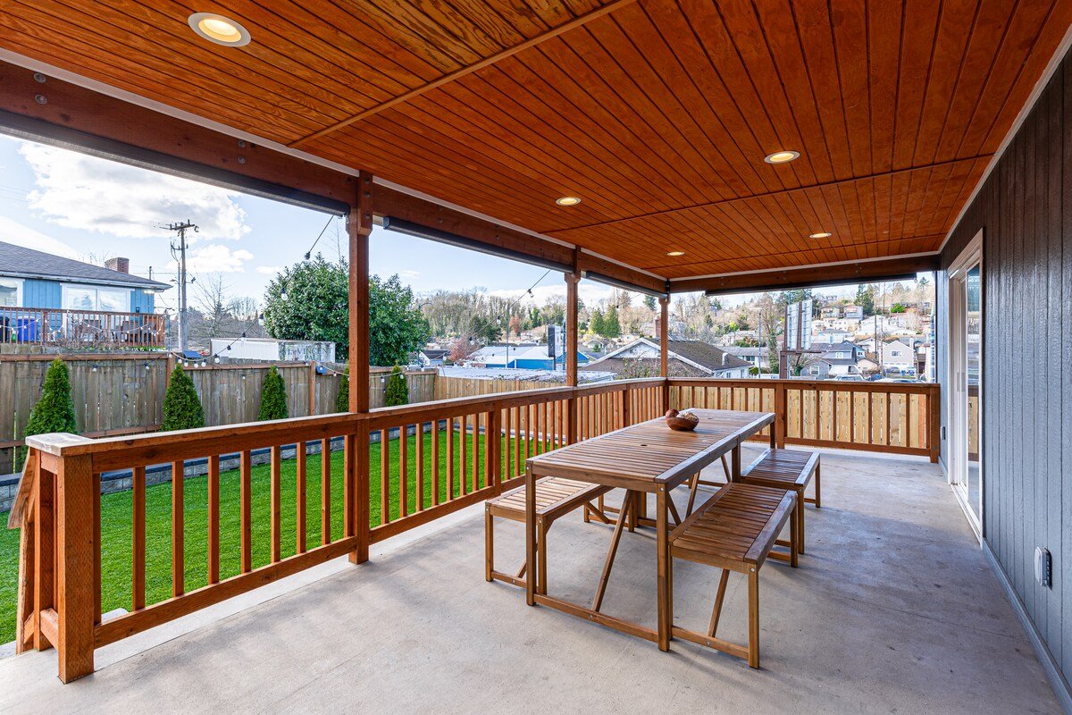 Luxurious 5 Bedroom Home with A/C & EV Charger gallery image 5