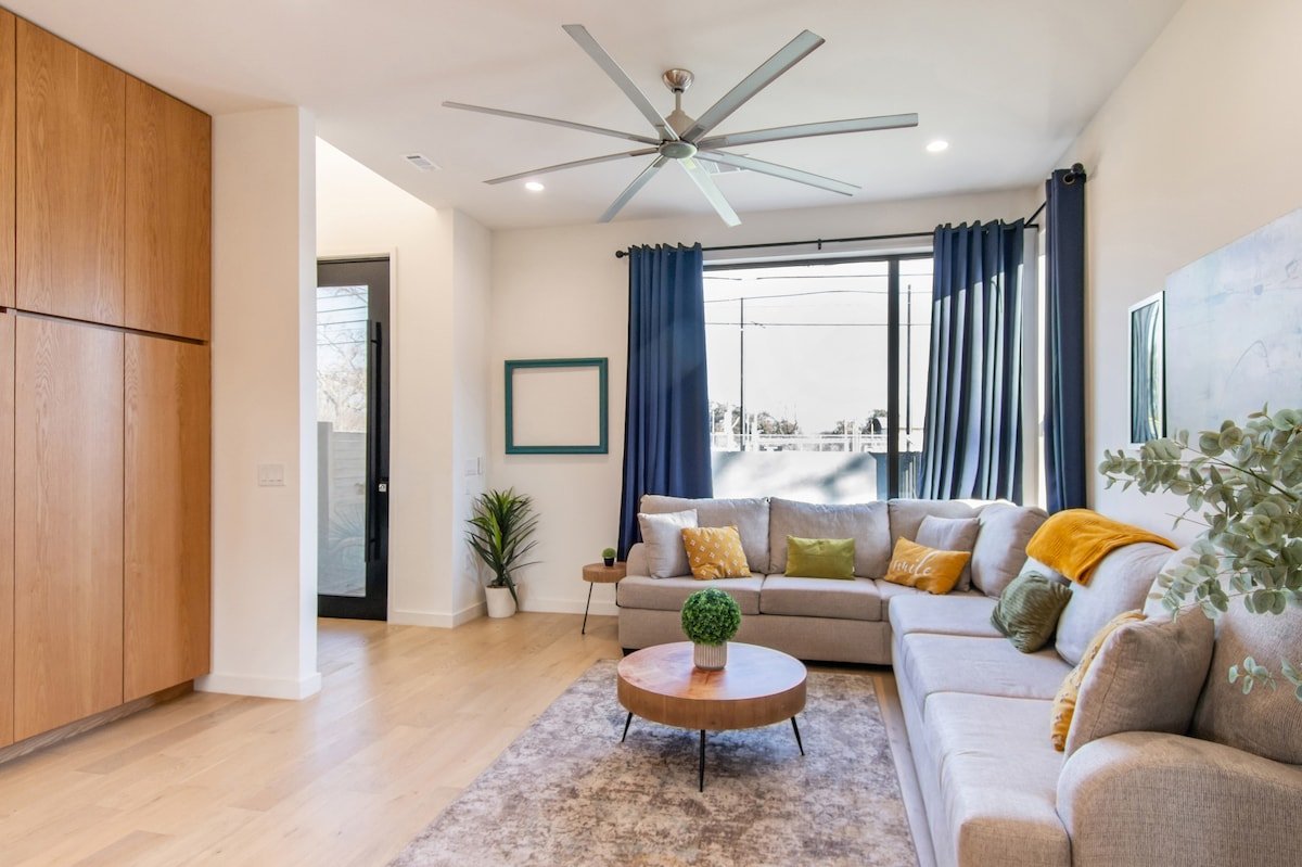 Downtown Designer Home w/Movie Room Near East 6th gallery image 5