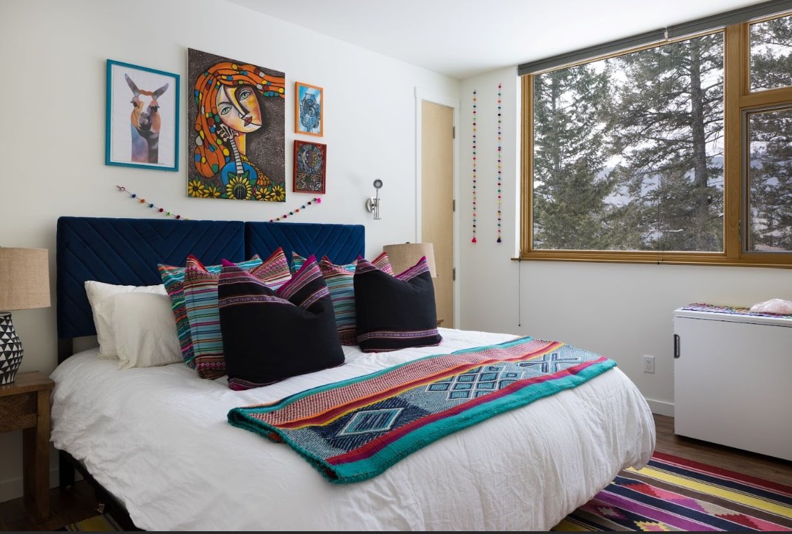 Luxury Modern Floating in trees gallery image 5