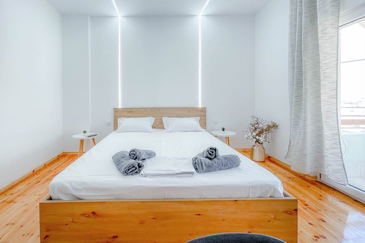 AYA Luxury Home – free public parking gallery image 5