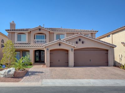 Las Vegas home nearby airport, shopping and strip!