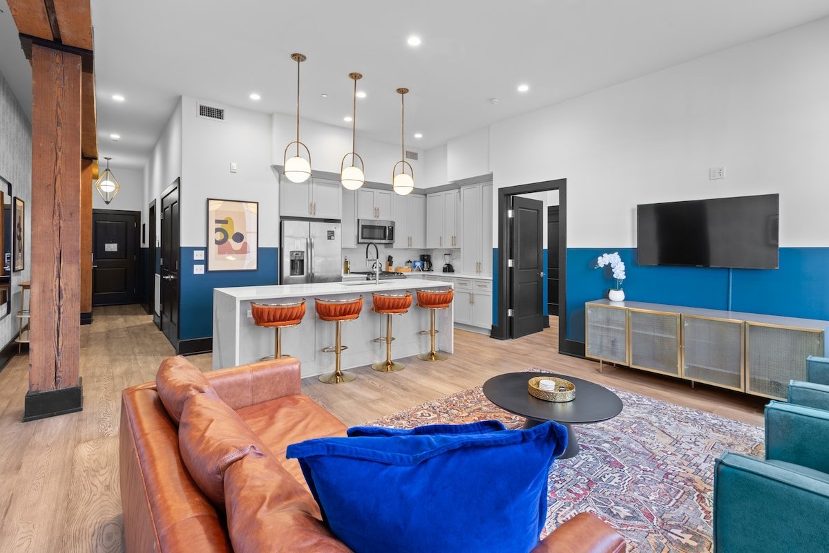 LUX 4BD/4BA Sleeps 12 Walk to Dome&French Quarter gallery image 3