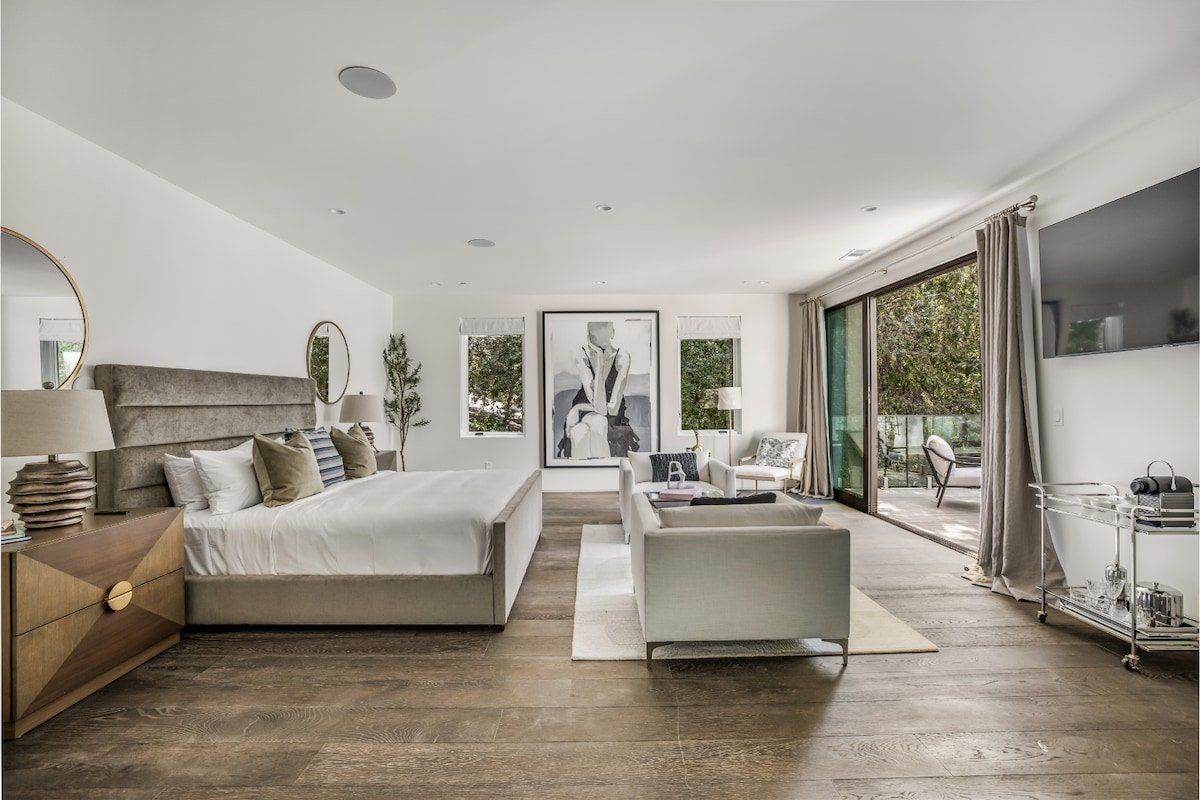 Captivating Laurel Canyon Oasis with Lush Garden gallery image 5