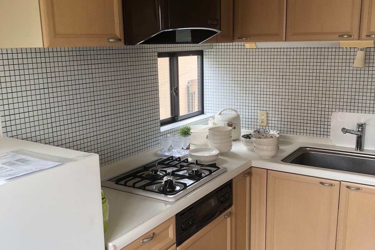 新宿＆渋谷&大久保近く!駅から5分。東京中心の私人别墅! 美しい桜と川(0ｍ)の眺め!専門会社の清掃 gallery image 5