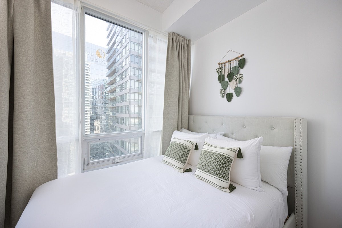 3BR – King Bed | Free Parking/ Union Station gallery image 4