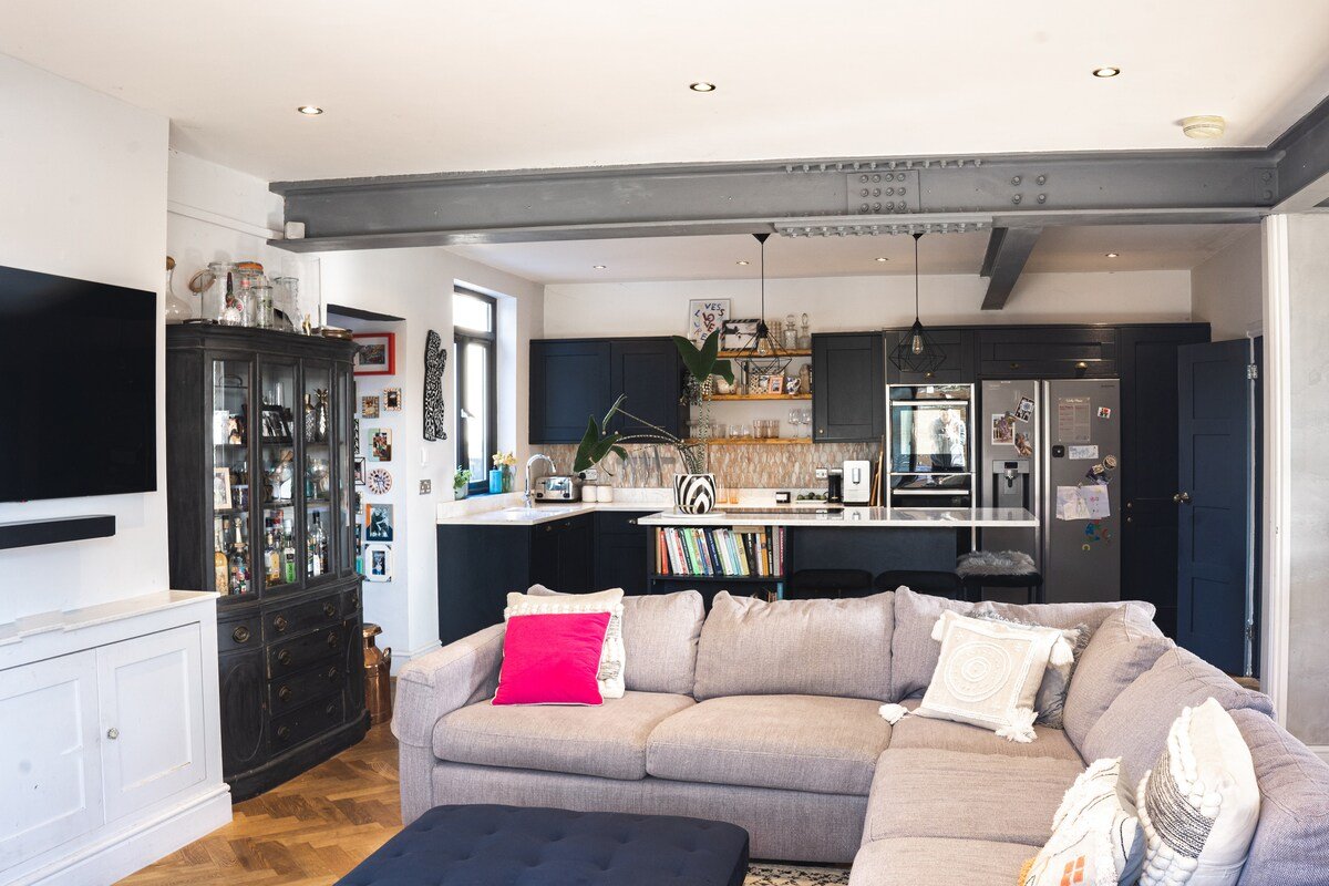 Detached house in Bishopston gallery image 4