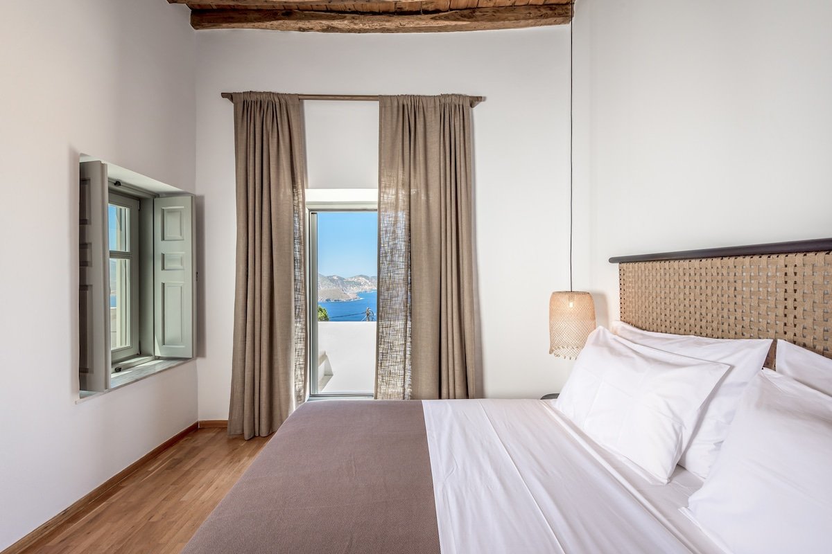 Sunset Mansion gallery image 2