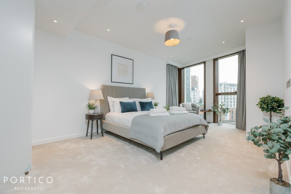 Beautiful 2 bed apartment with Pool in Nine Elms gallery image 3