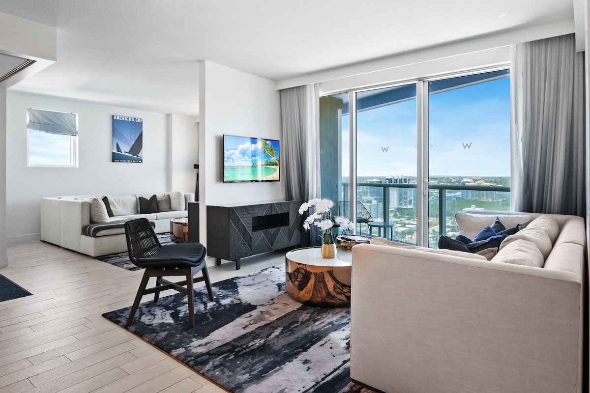 W Residence Penthouse 2BR + Den | Ocean Views gallery image 5