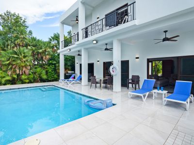 Contemporary Villa with pool in Naia Residences