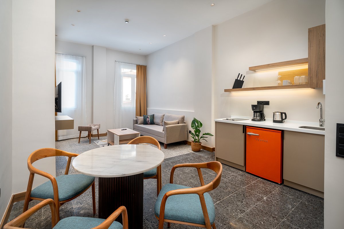 Spacious 2-Bedroom 2-Bathroom Apartment for Groups