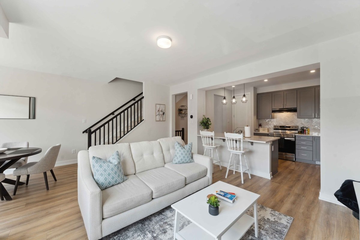 Upscale 2BED | Central Barrhaven gallery image 5