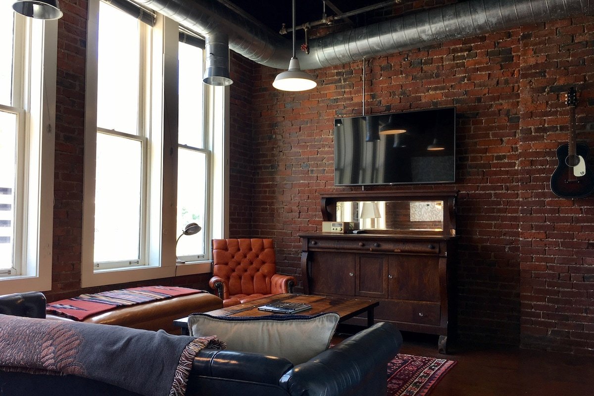 Armstrong Corset Lofts- 303-Downtown Arts District gallery image 4