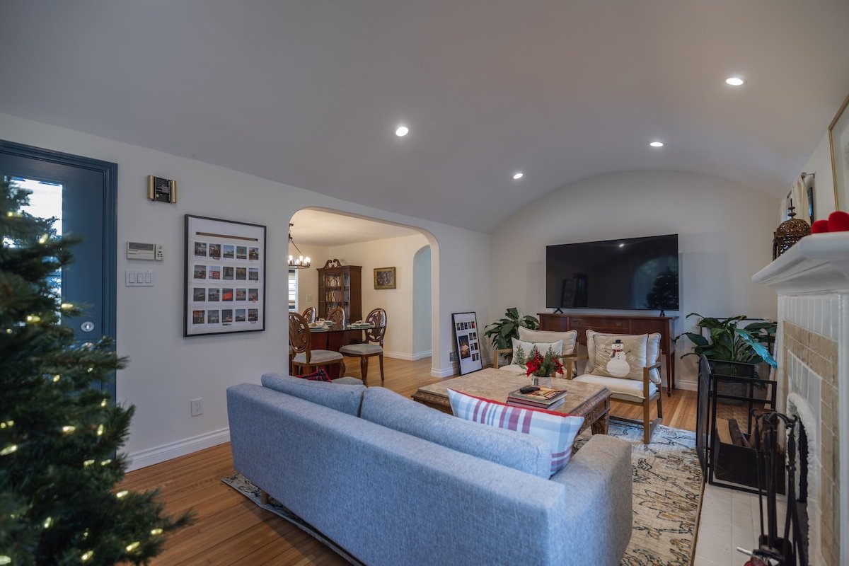 Beverly Grove Spanish 4BR 3BA HM gallery image 5