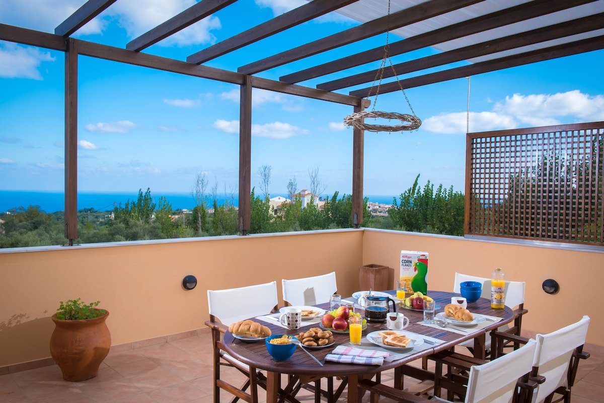 Large Group Villa w/ Gym, Hot Tub & Billiard gallery image 4