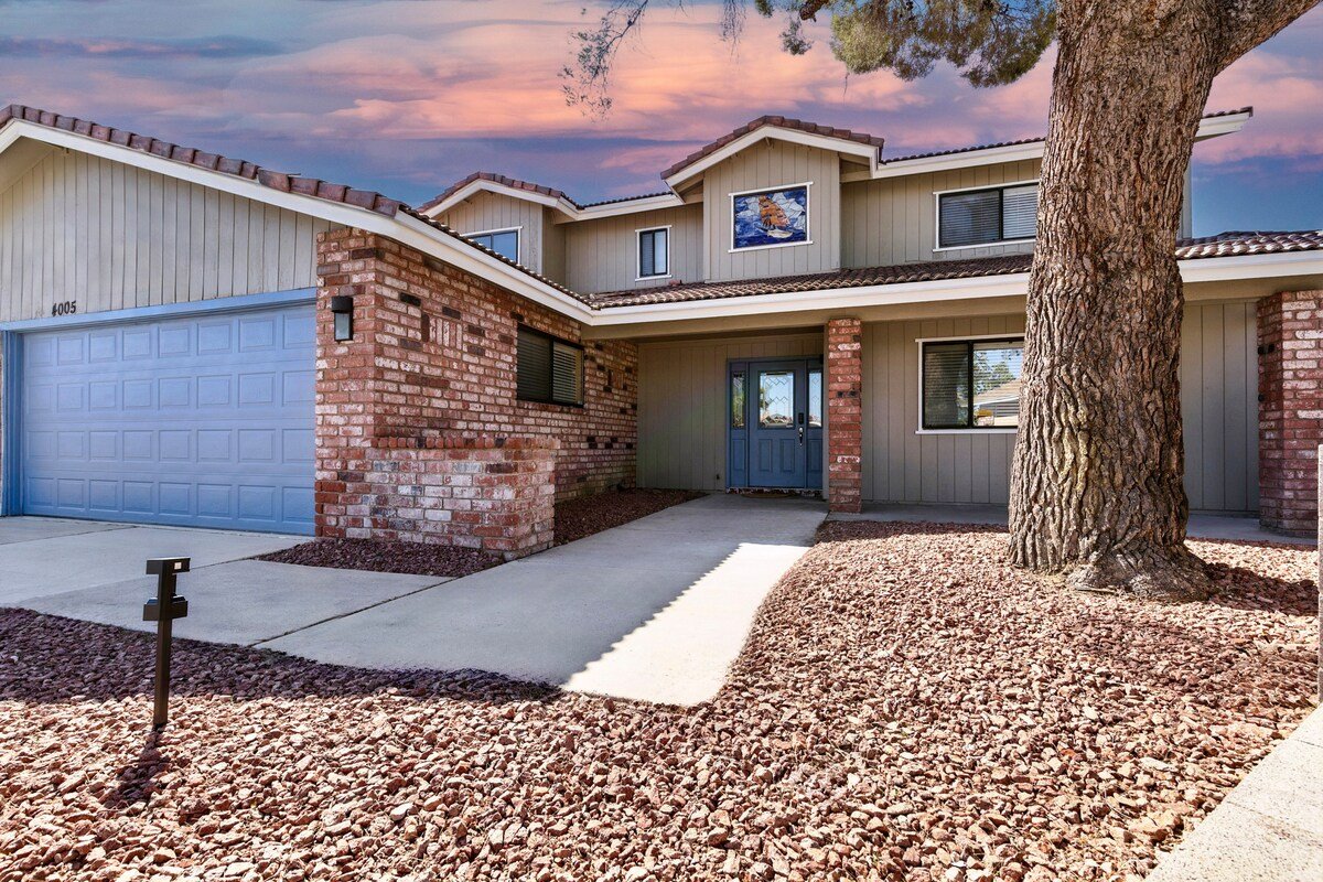 8min Strip, Pool, Mini Golf, Arcade, Early Checkin gallery image 3