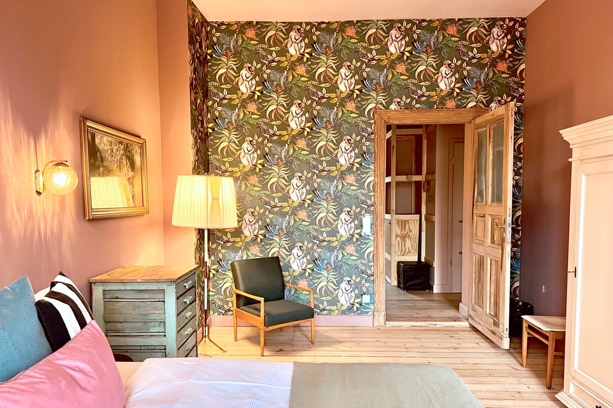 2-Bedroom Altbaucharme mit Balkon am Mauerpark