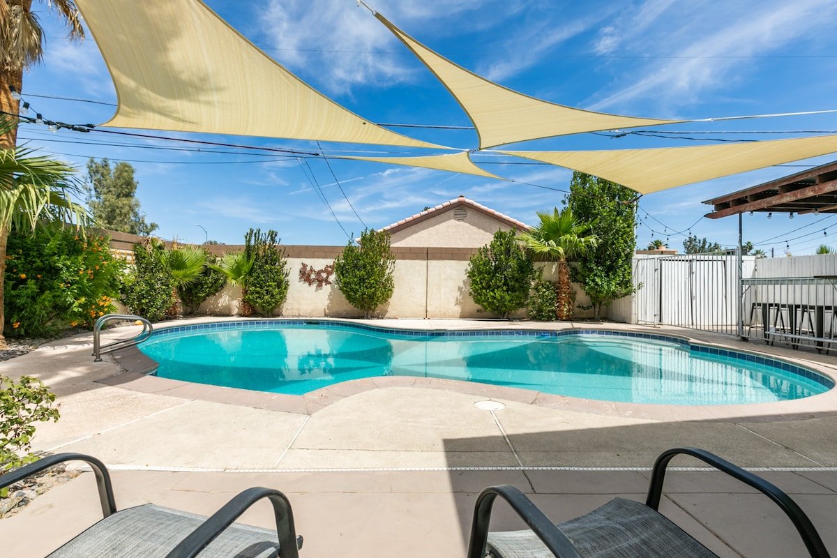 Downtown Vegas Oasis! gallery image 2