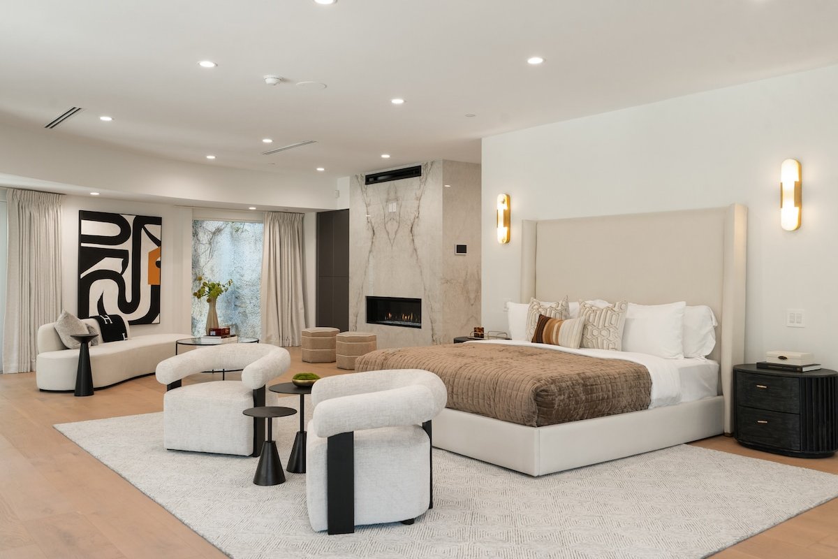 Noble Crest gallery image 2