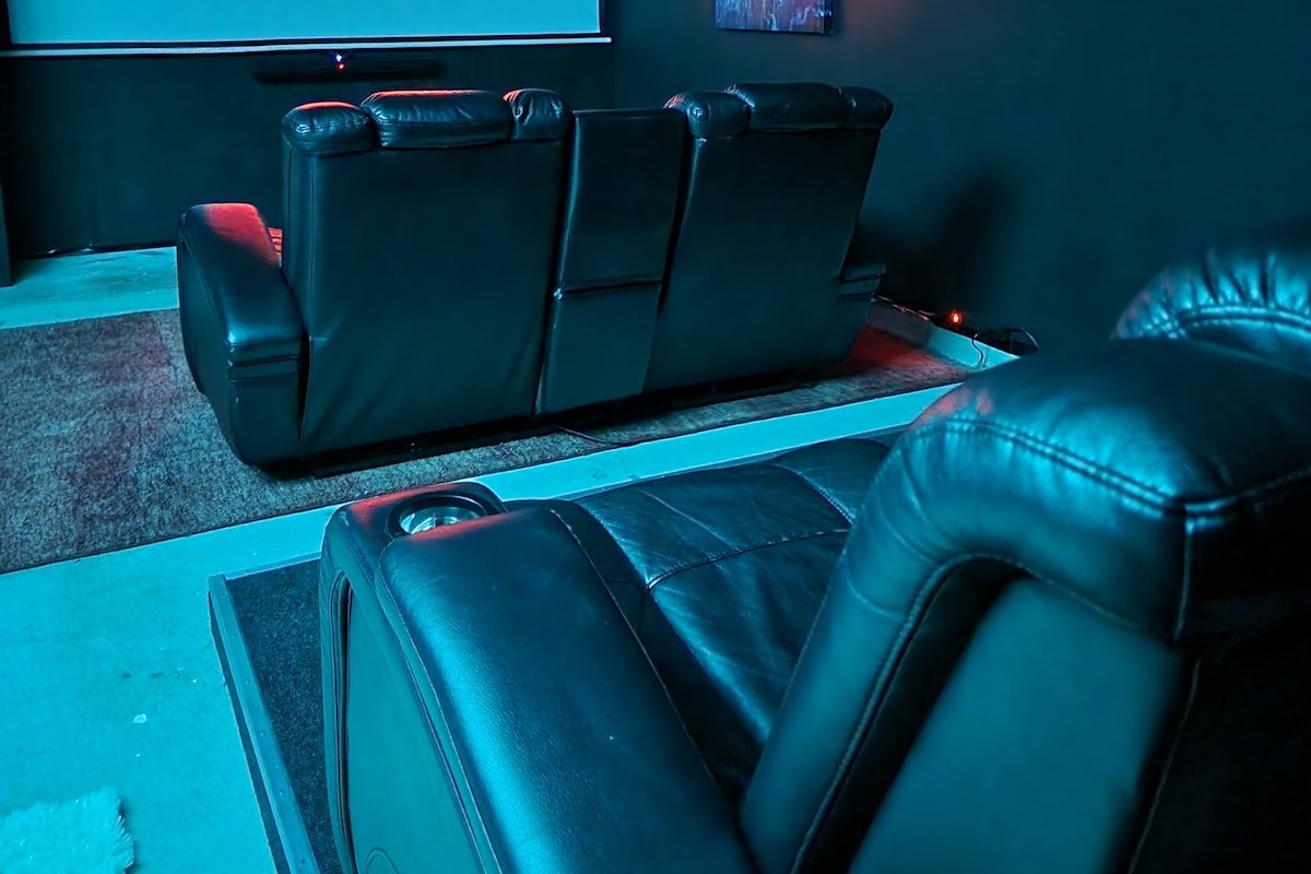 (Midterm) 5BD 3BA – Pool•HotTub•Arcade•Theater gallery image 4