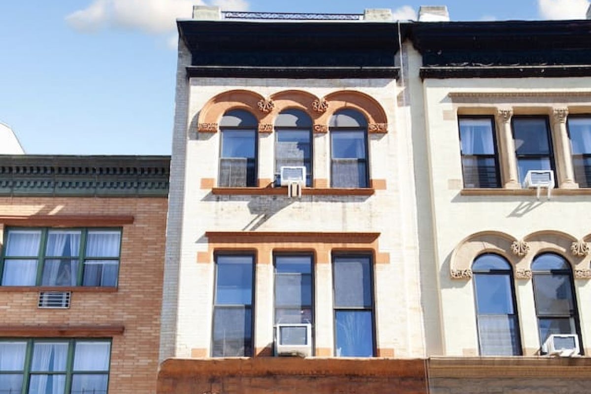 Peaceful townhome near Central Park – SuperHost gallery image 4