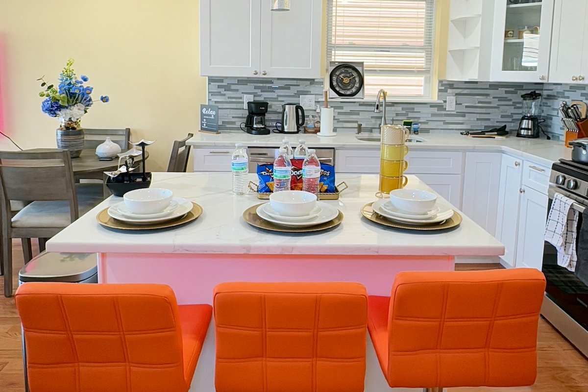 Home Away From Home | 15 min to EWR | Has it all gallery image 3