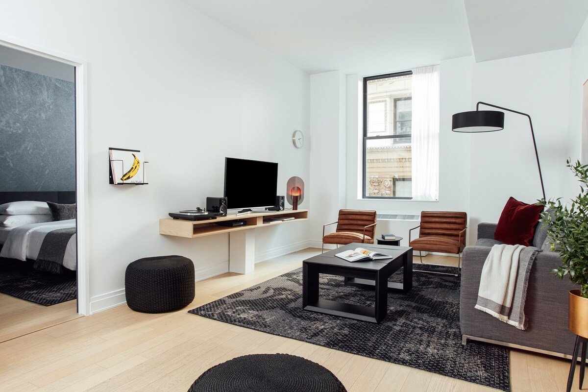 Mint House at 70 Pine: Premium Two Bedroom Suite gallery image 3