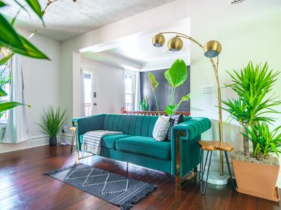 PRIME Location • Top Rated • CLEAN • Parking Free