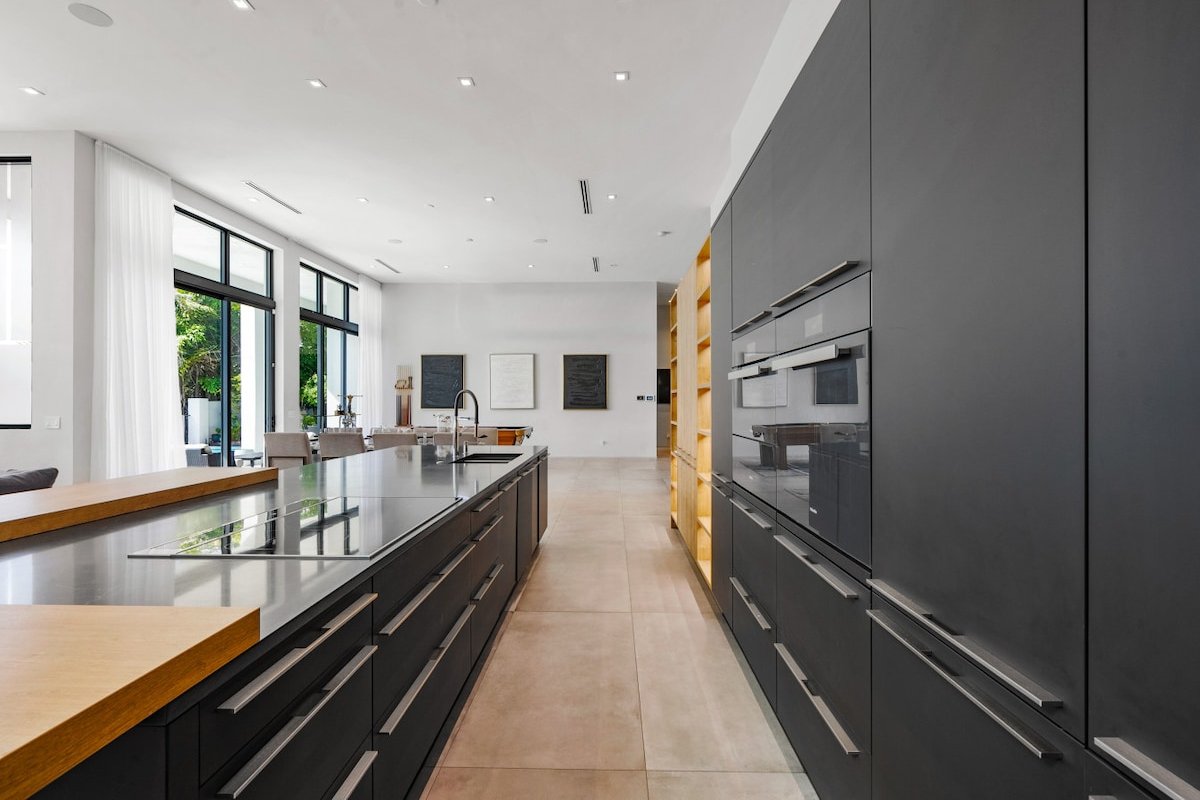 Villa Hayden- Modern Waterfront Gem gallery image 3