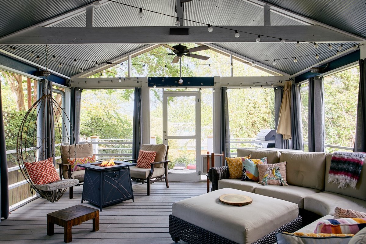 Premium location, Historic 2,000 sq ft Home gallery image 5