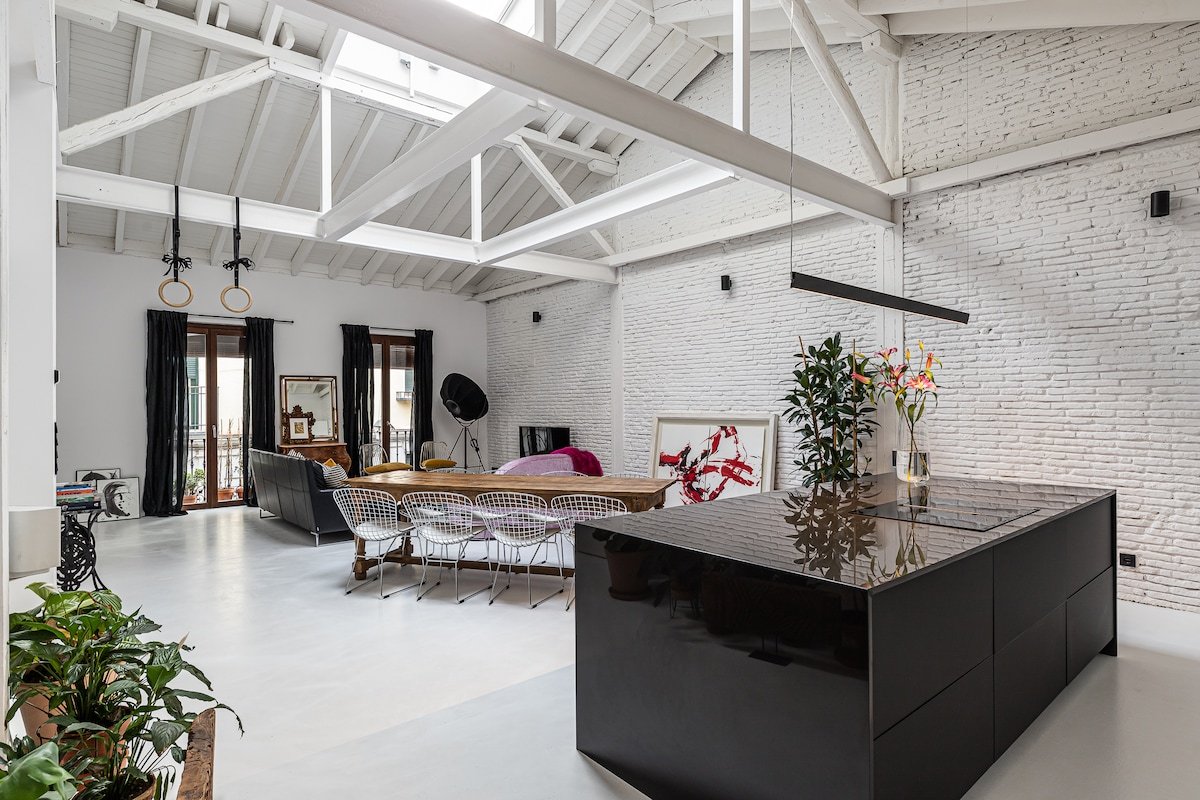 Gorgeous LOFT in SOL *4BD/4BTH in suite* gallery image 2