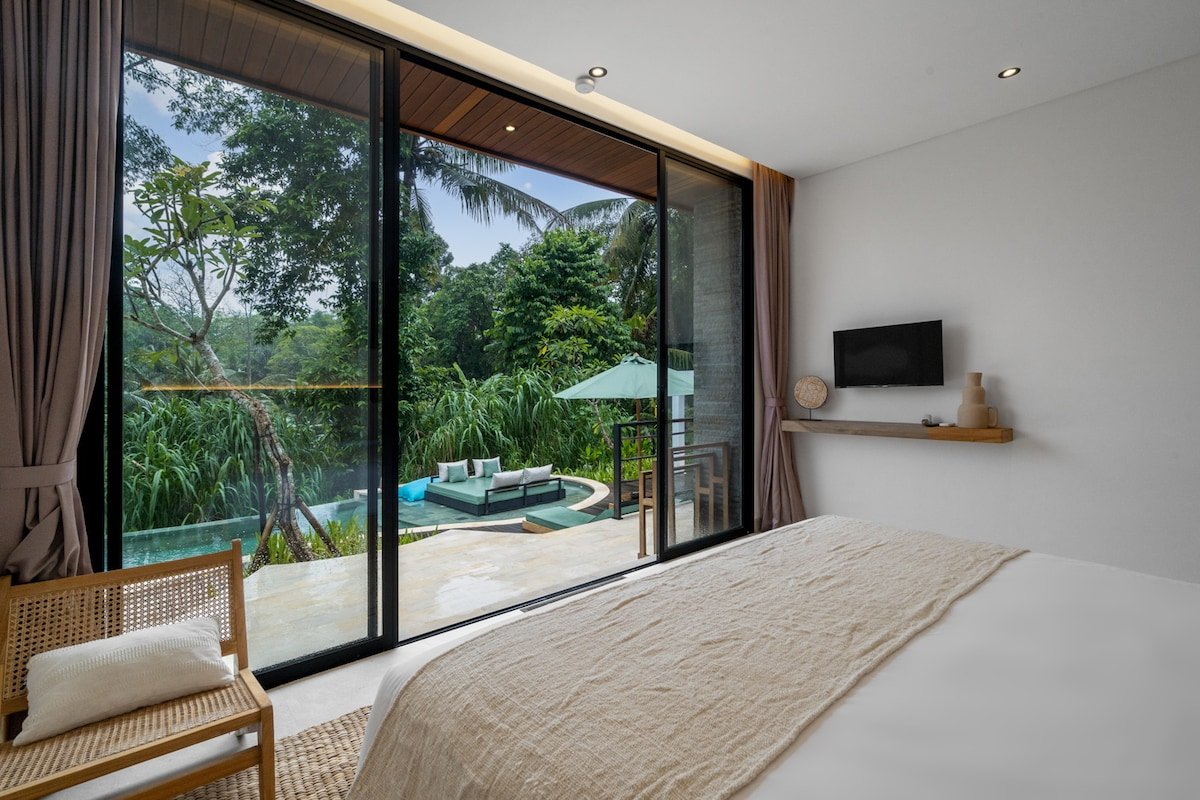 Villa Tonka : 6 BR Jungle View W/ Pool & Gym House gallery image 2