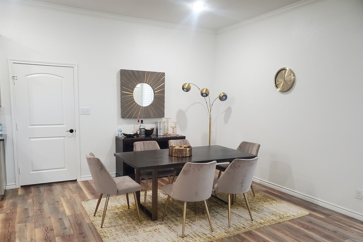 New home in great location ideal for large groups gallery image 5