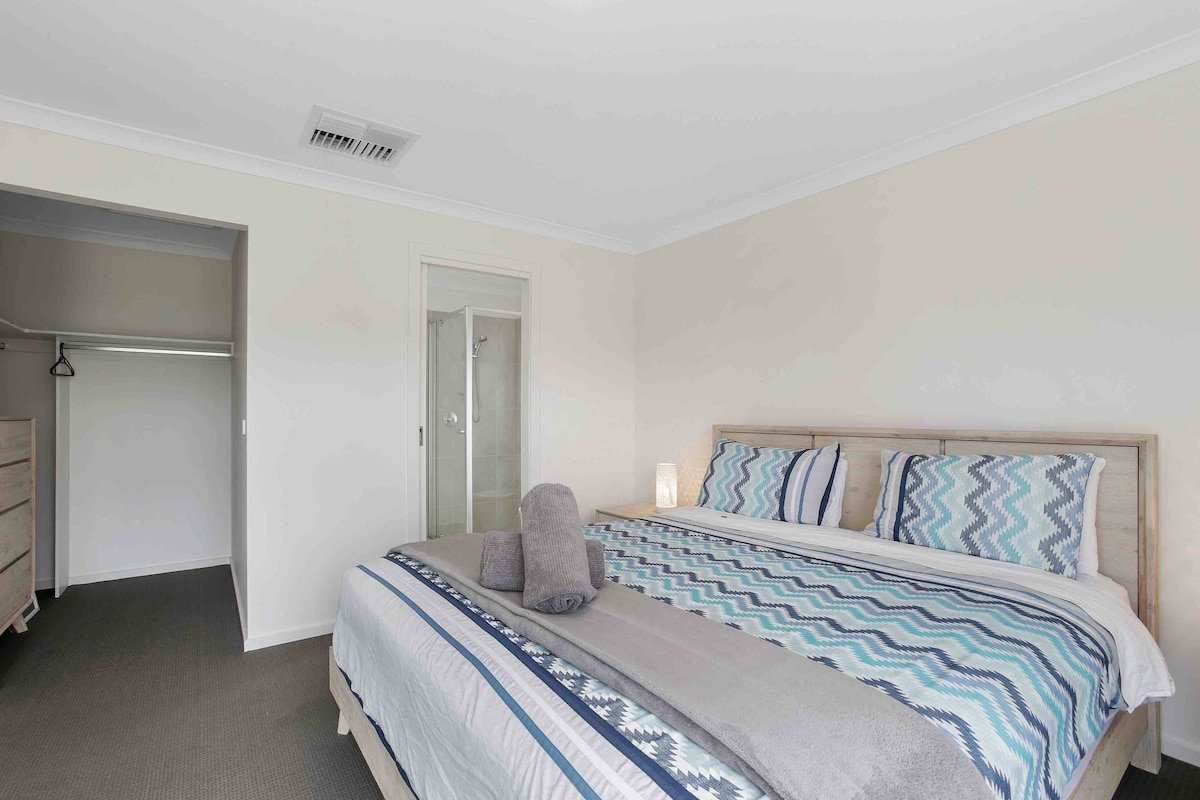 Dolphin Retreat Apollo Bay Free Wifi gallery image 3