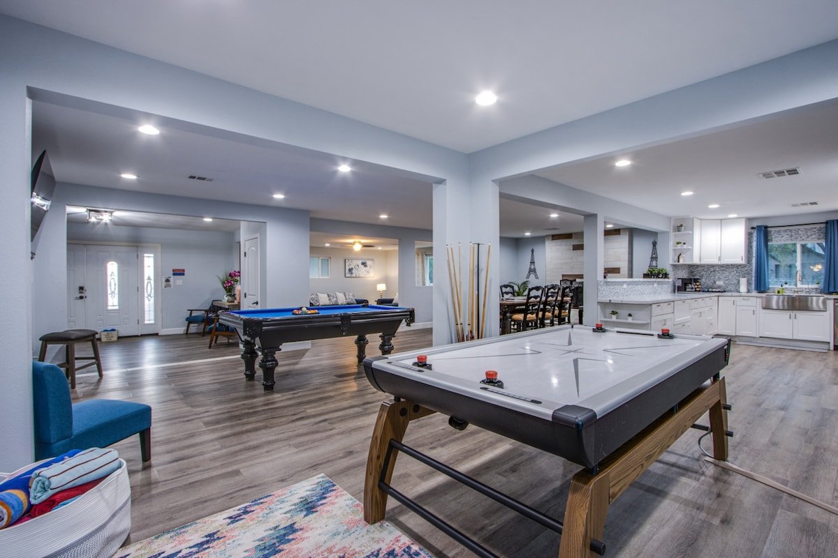 Epic Villa 13min to Strip – Pool, Games 5BR 5.5BA gallery image 3