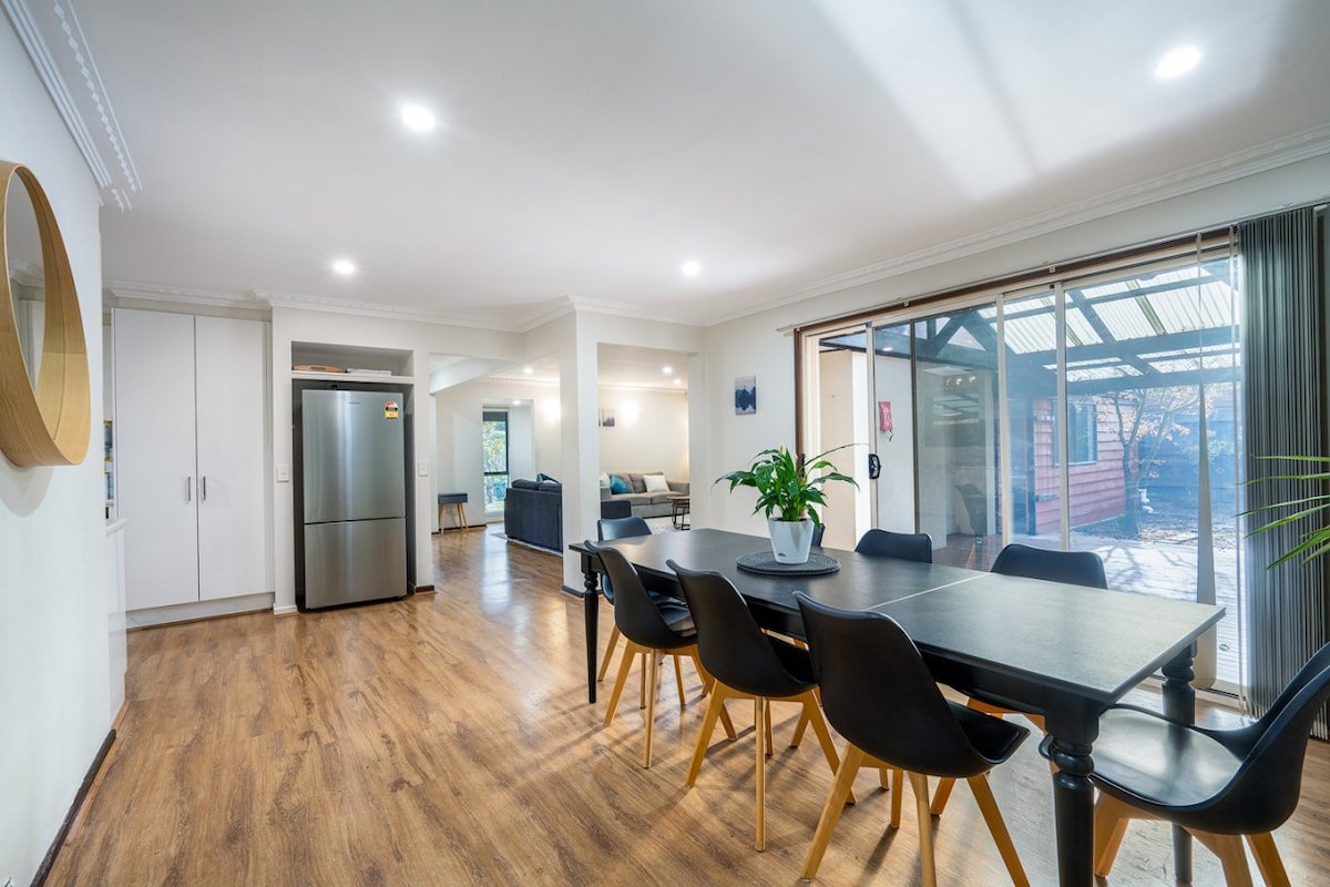 Serene and Spacious Retreat on the Hills gallery image 2