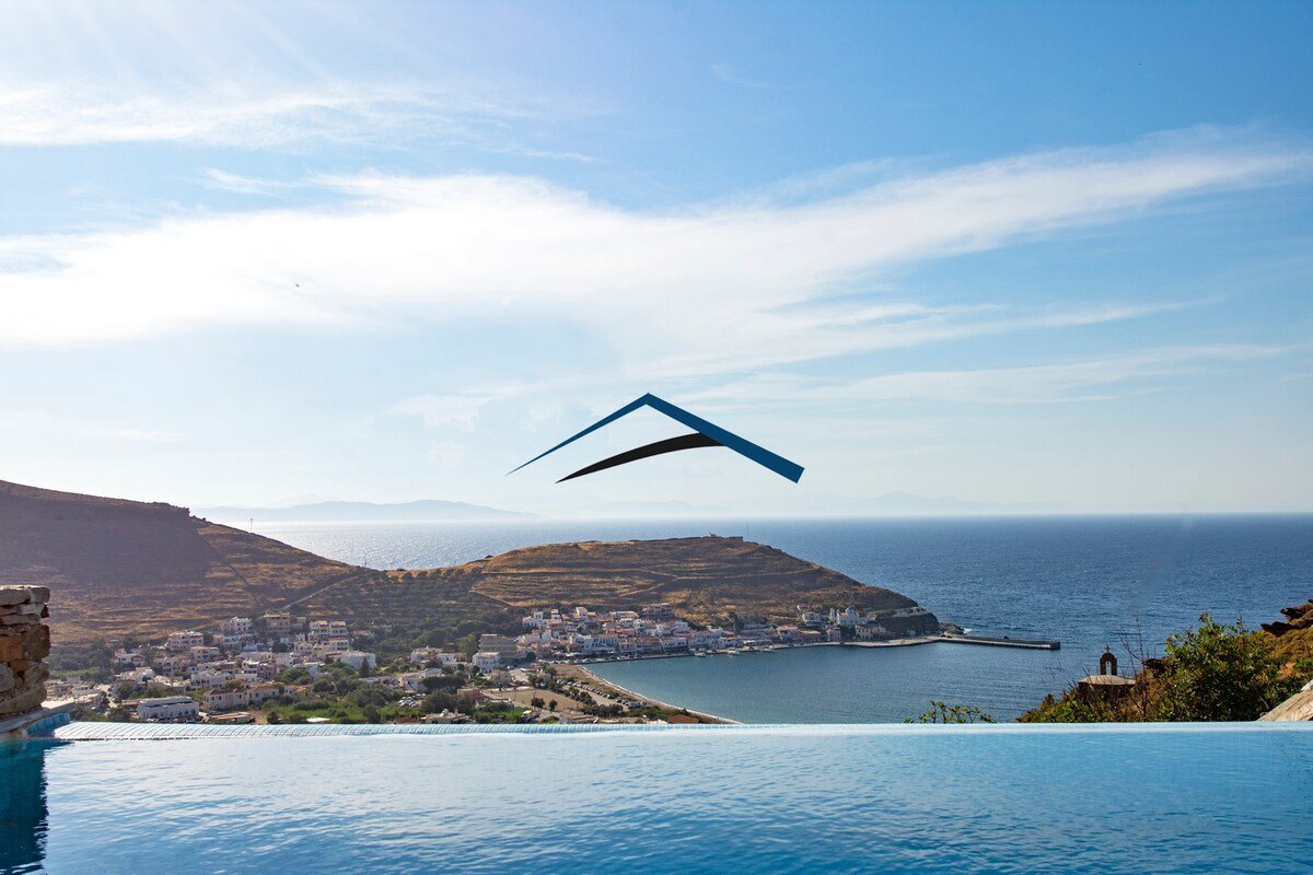 Luxurious Villa Luna with pool, sea & sunset view gallery image 3