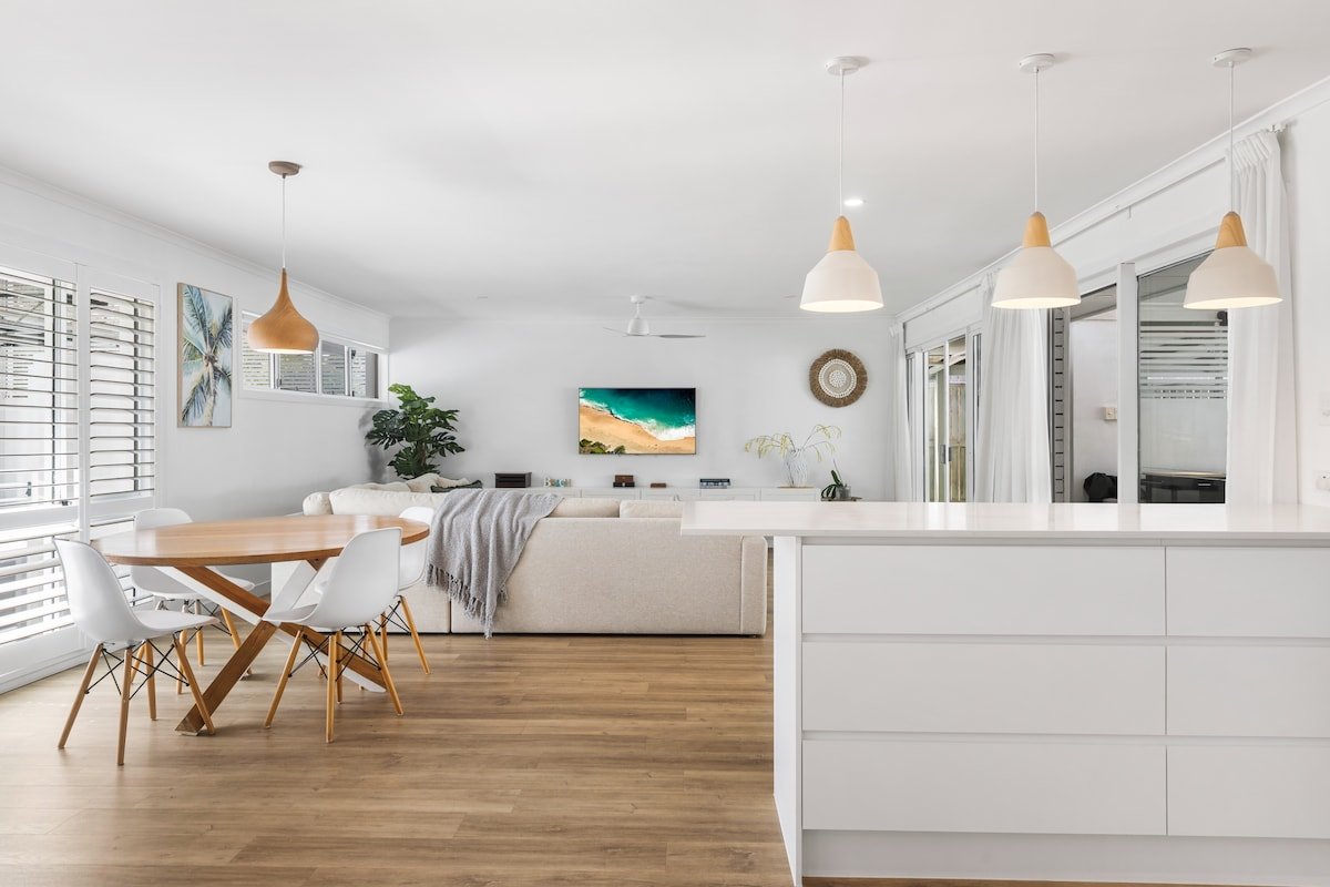 Noosa Coastal Gem at Sunrise gallery image 4