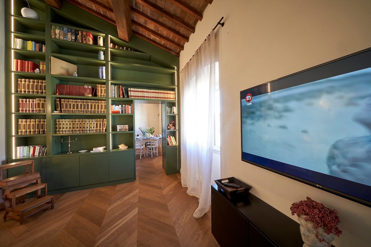 New, Bright and Luxury Apartment in Oltrarno gallery image 3