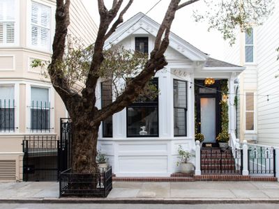 Lovely, Unique Home Near Everything