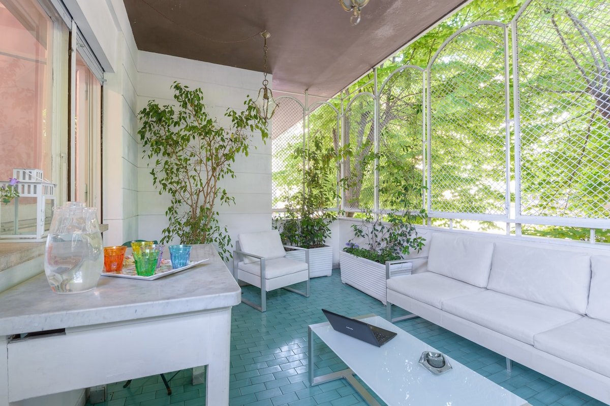 Hanini House 5BR Vatican area Terrace, Jetted tubs gallery image 4