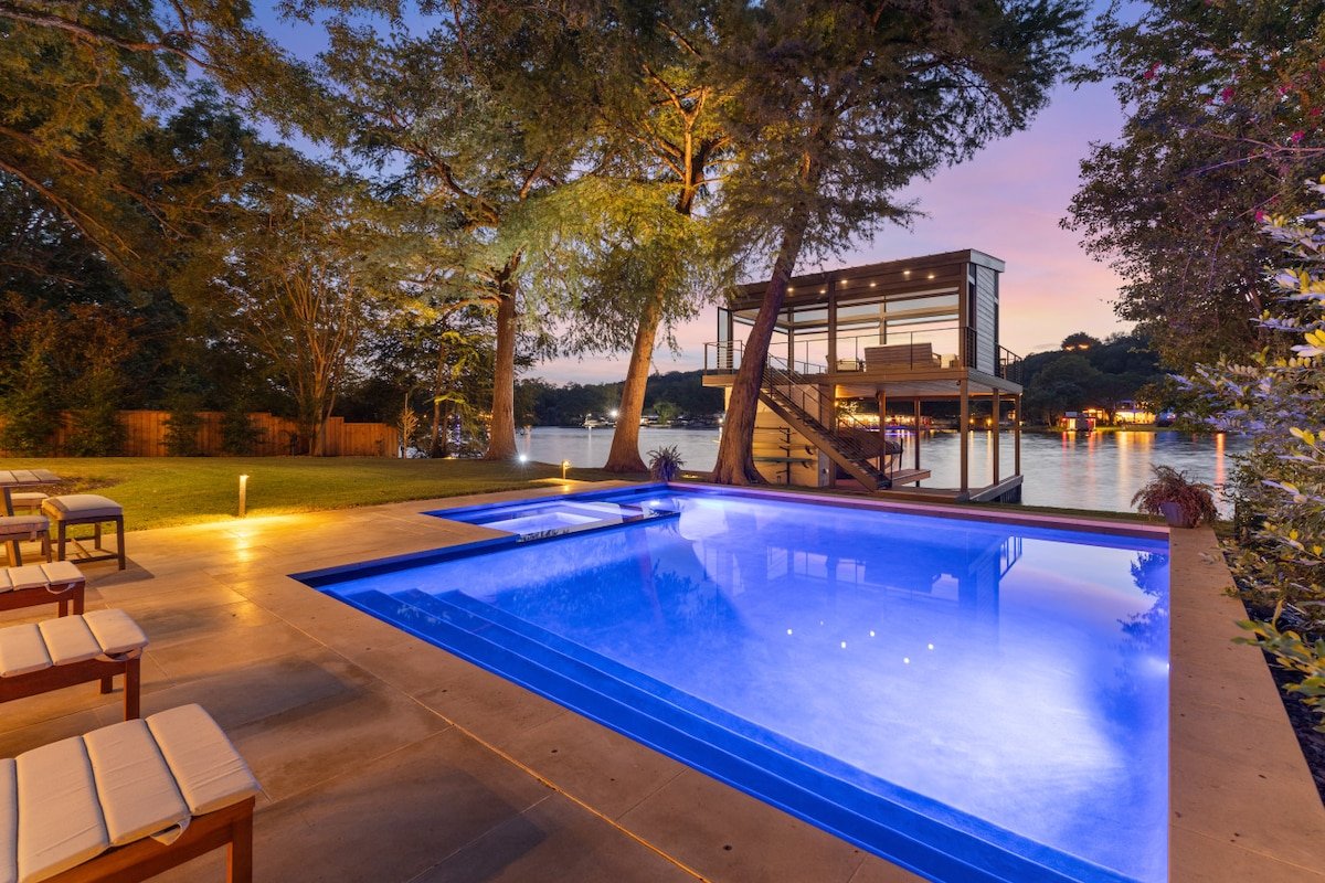 Water Front Luxury: Pool | Hottub | Boat Dock gallery image 4