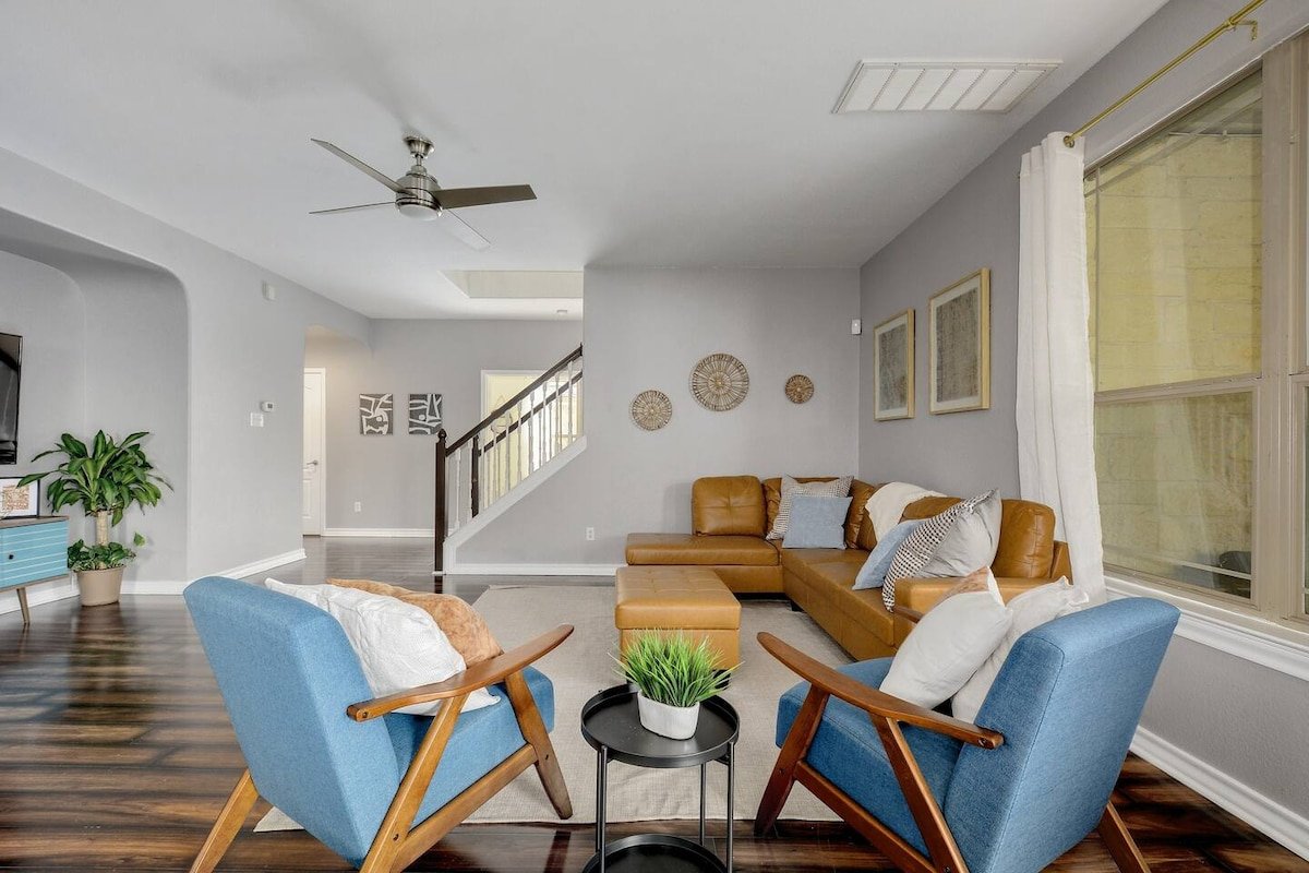 Huge 4000sqft Home ~Game Room~ Safe Neighborhood gallery image 2