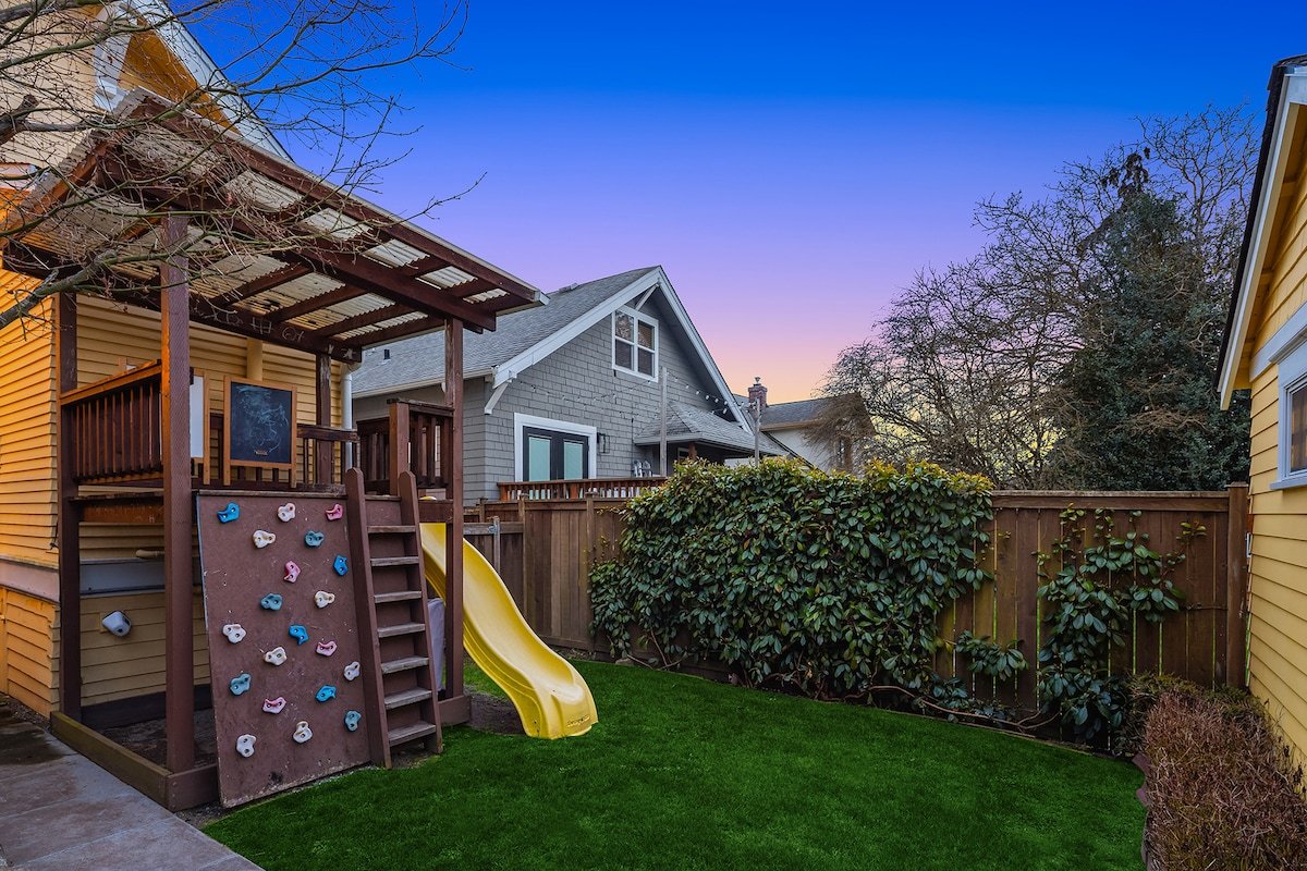 Luxury Family Retreat! ~ PacMan ~ Peloton ~ DogsOK gallery image 4