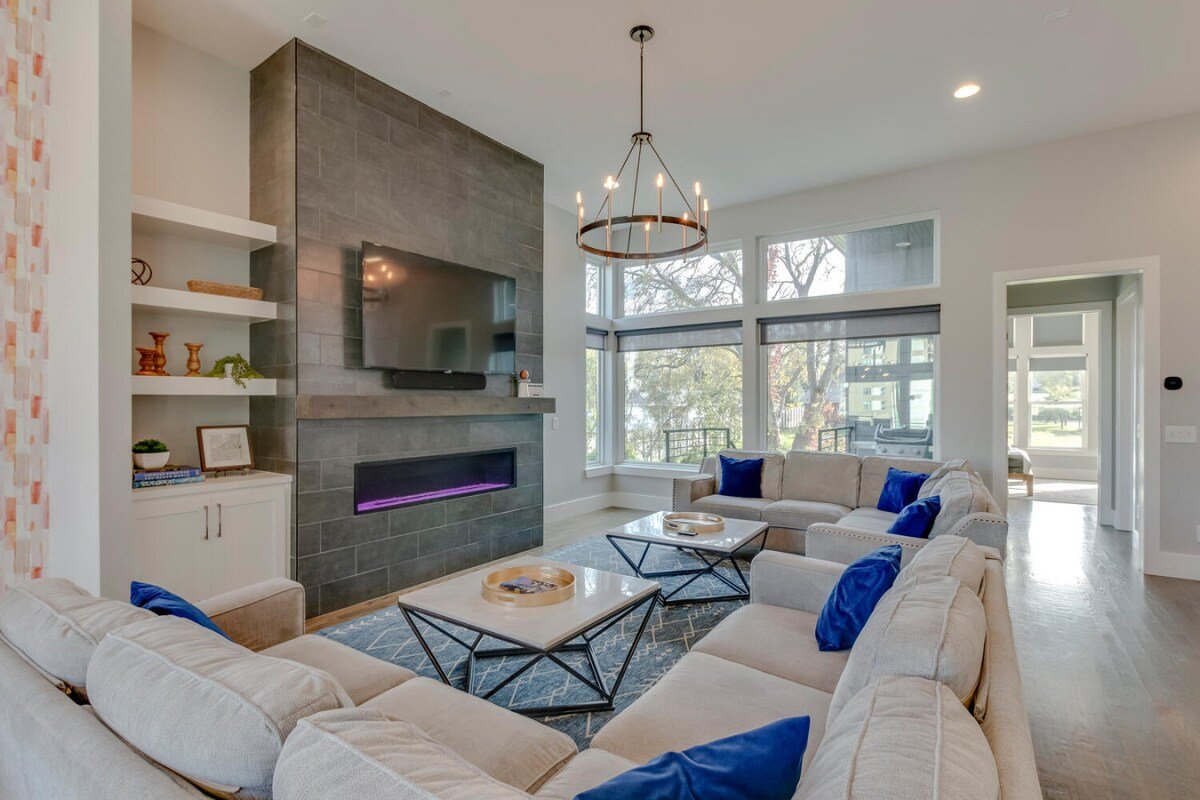 Spacious Gulch Mansion | Super Skyline Views gallery image 3