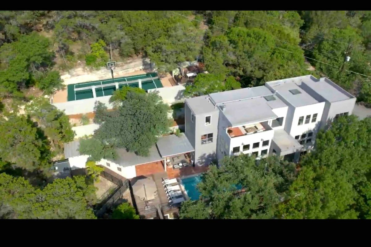 Wild Basin: 6mi to Austin · Heat/Cooled Pool · PB gallery image 2