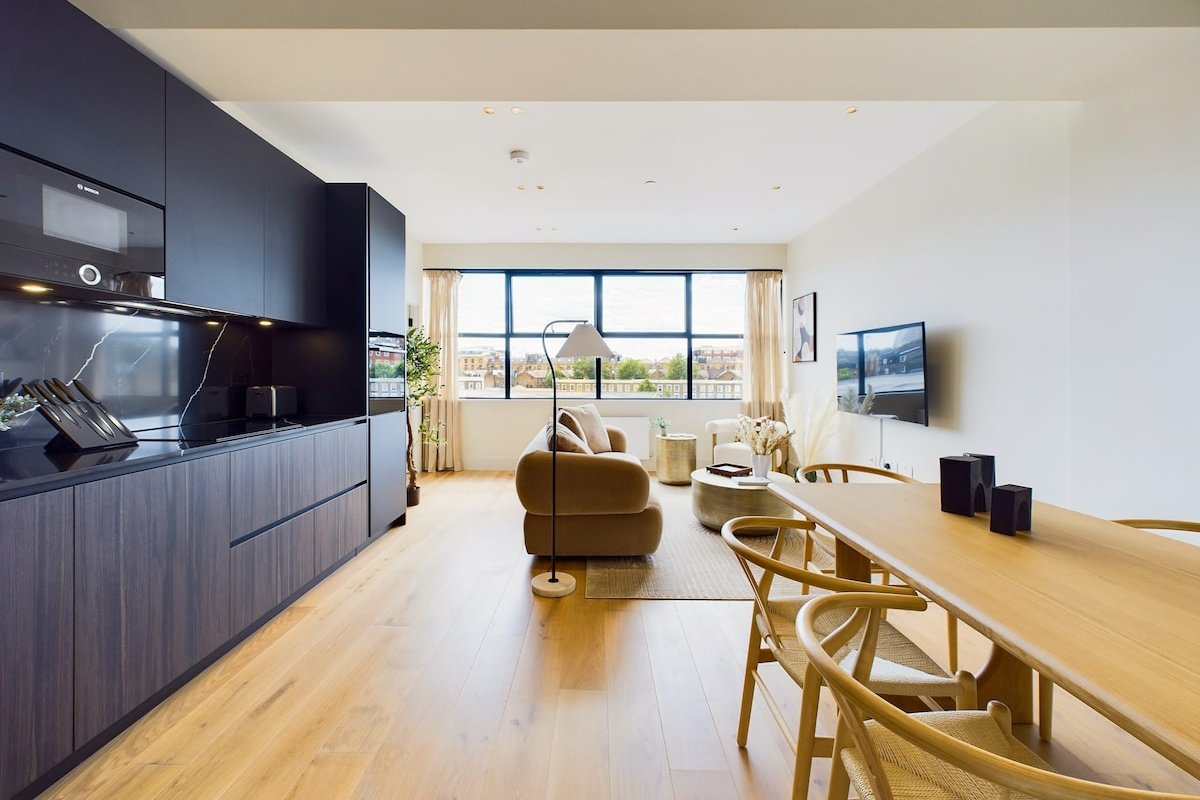 Incredible St Pancras Apartment with Balcony gallery image 3